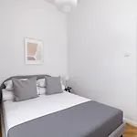2-Bedroom Apartment With Balcony - Dluga 65