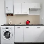2-Bedroom Apartment With Balcony - Dluga 65
